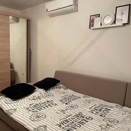 Feel Like Apartment