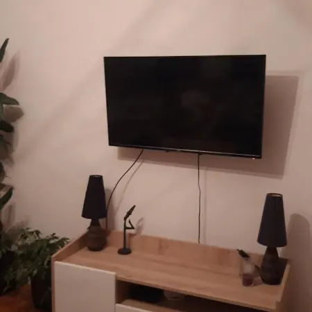 Apartment Feel Like *